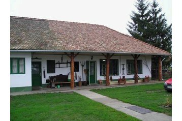 Hungary Privát Báránd, Exterior